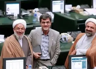 اعتماد: پشتپرده حمله دیروز تندروهای مجلس به دولت و روحانی و ظریف