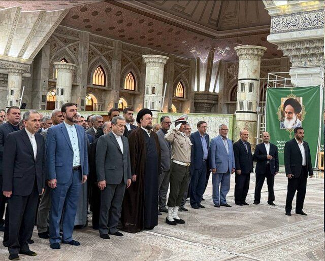 تجدید میثاق عراقچی و معاونان وزارت خارجه با آرمانهای امام راحل