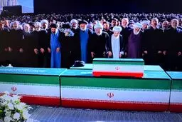 اقامه نماز بر پیکر رهبر انقلاب و خانواده ایشان به امامت آیت‌الله سبحانی