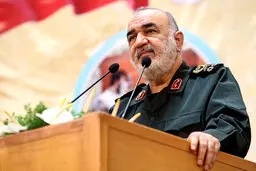 سلامی: با اقتدار در برابر آرایش جهانی دشمن ایستاده‌ایم