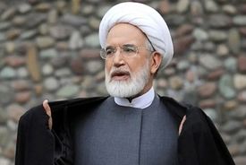 چه کسانی در اولین نشست سیاسی با مهدی کروبی حضور داشتند؟