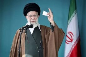 رهبر انقلاب: هیچ منفعتی برای امت اسلامی بالاتر از اتحاد نیست