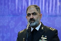 دریادار ایرانی: اگر به عنوان قدرت دریایی در تراز جهانی به کشور نگاه می‌شود به برکت تلاش معلمان است