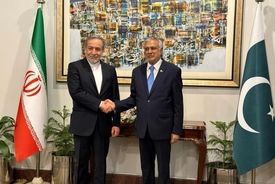 دیدار رسمی عراقچی با وزیر خارجه پاکستان