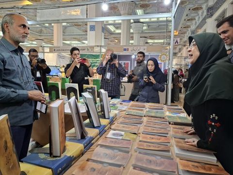 بازدید سخنگوی دولت از نمایشگاه بینالمللی کتاب تهران