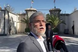 حسین سیمایی وارد چین شد