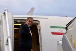 عراقچی عازم مسقط شد/ آغاز گفتگوها در ساعت ۱۲