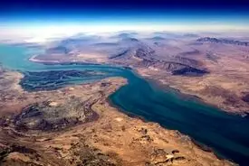 یک کشتی فرانسوی در تنگه هرمز مورد حمله قرار گرفت