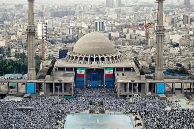 مراسم وداع با پیکر رهبر شهید در مصلی تهران آغاز شد