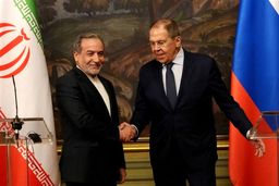 دیدار عراقچی با لاوروف در چین