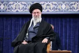 رهبر انقلاب: ما داغداریم / گلوله از هر جا آمده باشد در فتنه‌ی دشمن این اتّفاق افتاده است