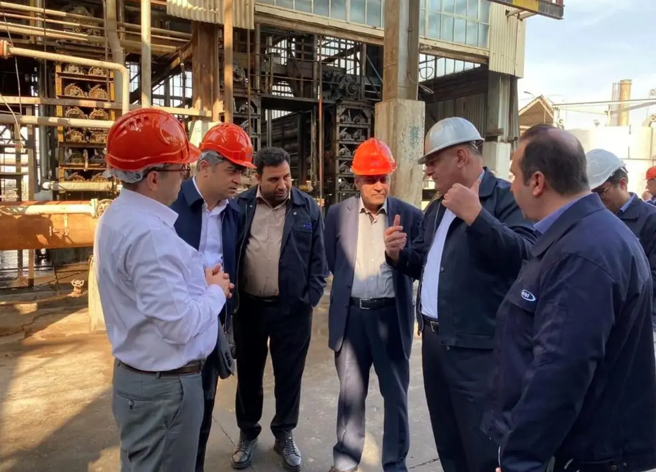 بازدید مهندس نجم‌الدین از پالایشگاه روغن‌سازی آبادان و پایانه صادراتی بندر امام (ره)