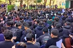 واکنش روزنامه اعتماد به تهدید وزیر علوم به استیضاح به دلیل اعتراضات دانشجویان؛ به وزیر می‌گویند یا با استادان و دانشجویان برخورد امنیتی داشته باش یا استیضاح شو!