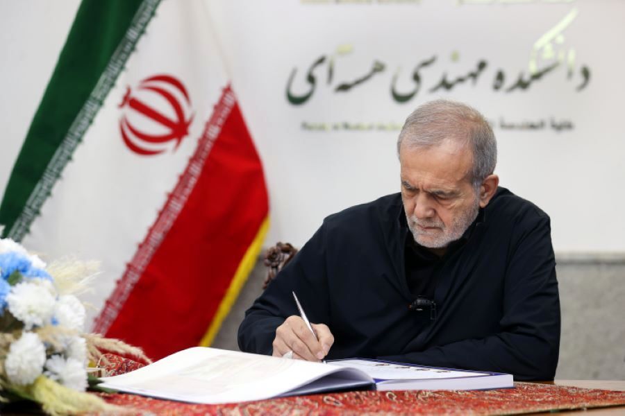 پزشکیان: شهدای دانشمند هیچ اقدامی جز خدمت به مردم ایران انجام نداده‌اند