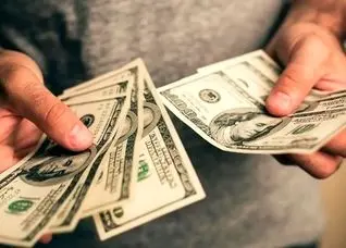 دلار یک‌شبه 4هزار تومان گران شد؛ قیمت جدید دلار و یورو امروز ۸ شهریورماه ۱۴۰۴