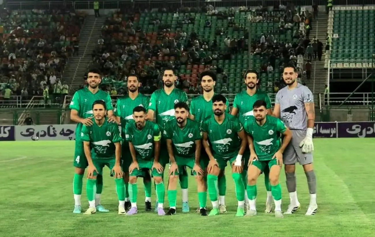 پوستر اعتراضی ذوب آهن به بهانه بازی با استقلال