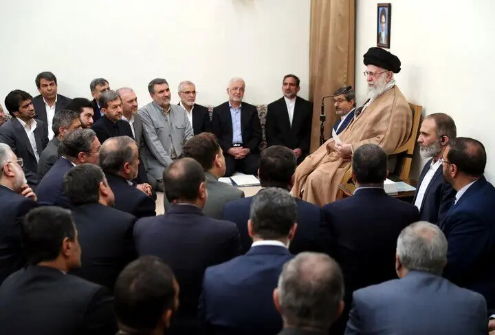وزیر کشور و استانداران با آیت‌الله خامنه‌ای دیدار کردند