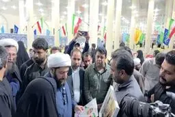 هدایای رهبر انقلاب تقدیم خانواده‌ شهدای مدرسه میناب شد