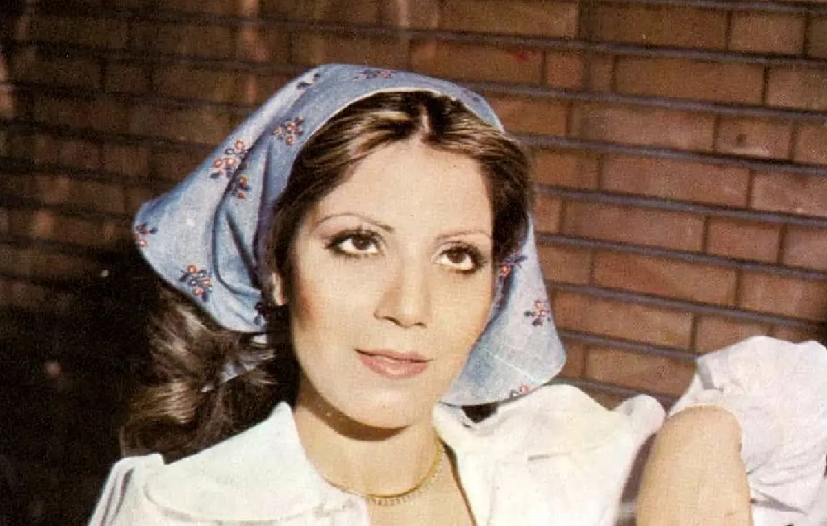 بیوگرافی اکی بنایی، خواننده‌ای که دکترای موسیقی داشت