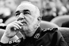 ببینید| خانواده رئیس‌جمهور با حضور در منزل شهید سلامی ابراز همدردی کردند