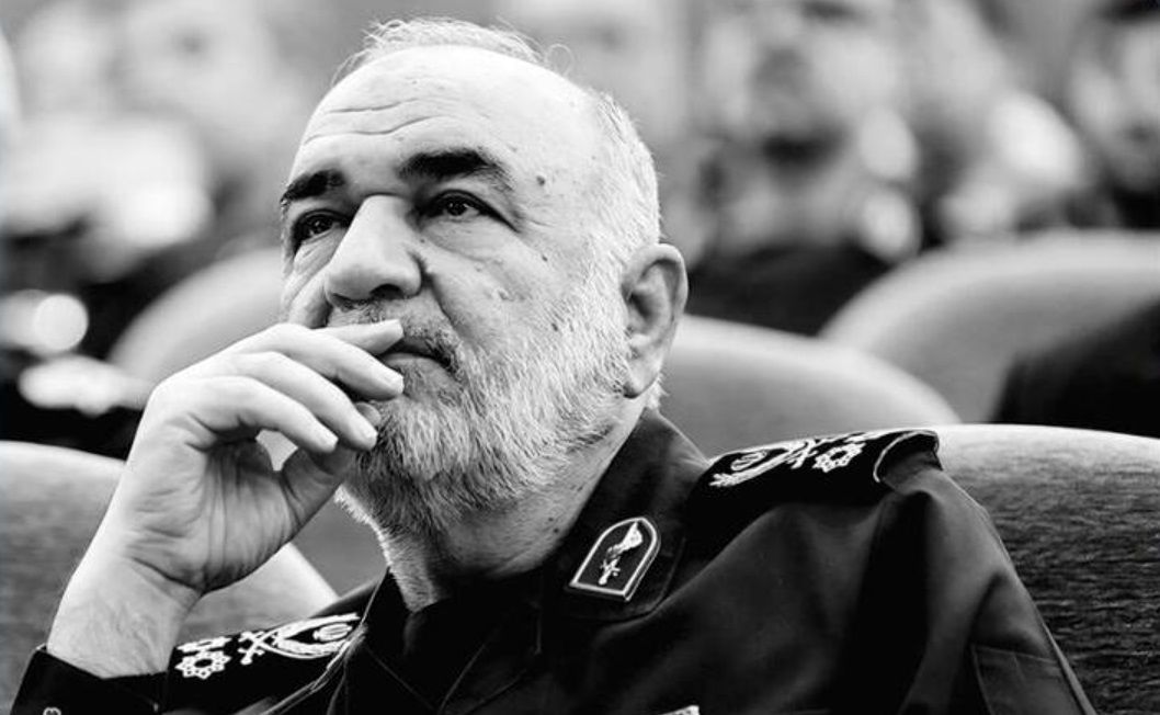ببینید| خانواده رئیس‌جمهور با حضور در منزل شهید سلامی ابراز همدردی کردند