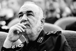 ببینید| خانواده رئیس‌جمهور با حضور در منزل شهید سلامی ابراز همدردی کردند