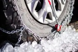 هشدار پلیس به رانندگان در پی بارندگی در محورهای ۶ استان