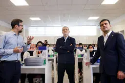 تأکید رئیس‌جمهور بر توسعه مهارت‌های فردی و گروهی دانش‌آموزان در مدار