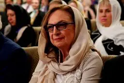 بیوگرافی پروفسور شیدا شمس، متخصص پوست