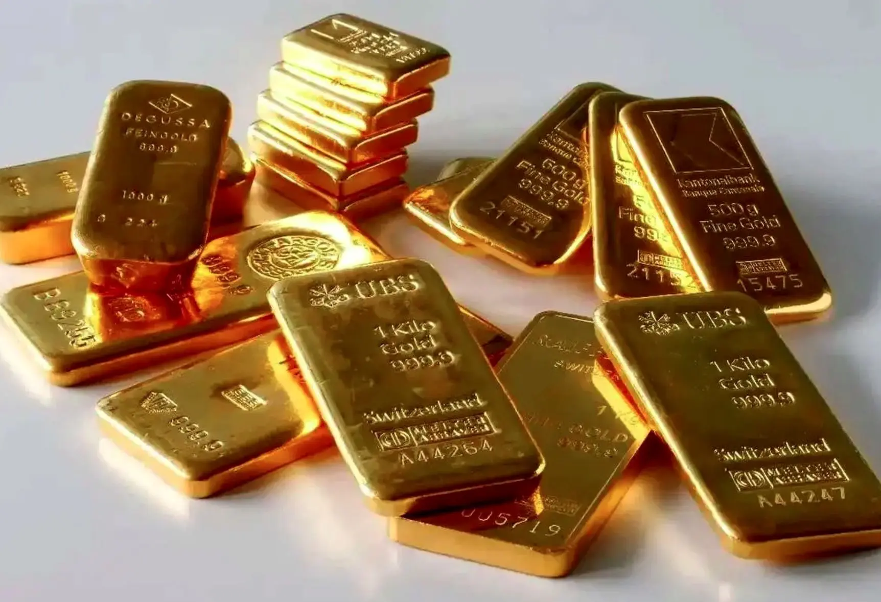 کاهش قیمت طلای جهانی در پی تشدید تنش‌ها در خاورمیانه