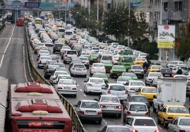 وضعیت ترافیکی آزادراهها/ ترافیک سنگین در راههای ورودی به تهران