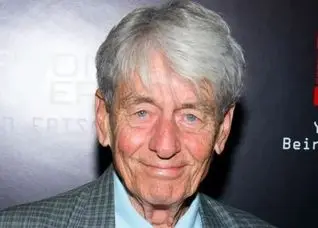 جان نولان بازیگر بتمن در ۸۷ سالگی درگذشت