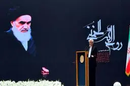 عارف: توجه بیشتر و دقیق تر به ابعاد شخصیتی امام برای جامعه‌ اسلامی ضروری است