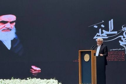 عارف: توجه بیشتر و دقیق تر به ابعاد شخصیتی امام برای جامعه‌ اسلامی ضروری است