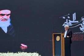 عارف: توجه بیشتر و دقیق تر به ابعاد شخصیتی امام برای جامعه‌ اسلامی ضروری است