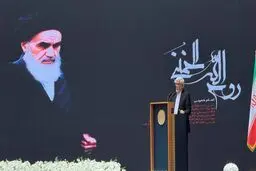 عارف: توجه بیشتر و دقیق تر به ابعاد شخصیتی امام برای جامعه‌ اسلامی ضروری است