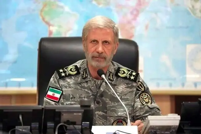 فرمانده کل ارتش: جنگ در مراحل سرنوشت‌سازی قرار دارد/ اگر ایران نتواند در منطقه تجارت و زندگی کند، هیچ‌کس دیگری هم نمی‌تواند